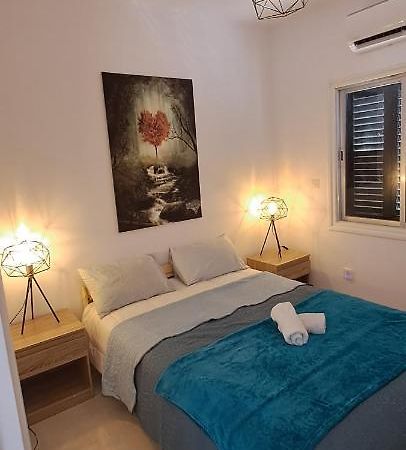 Luxury Apartment In Light House Beach Пафос Экстерьер фото